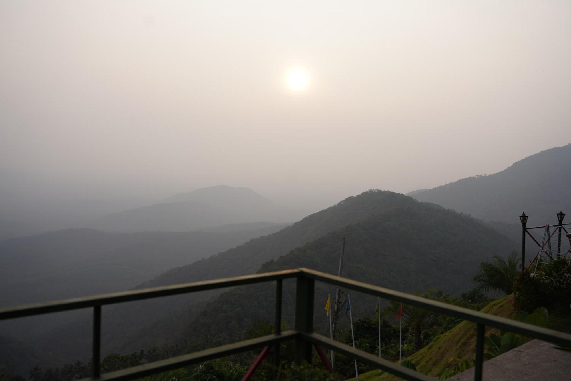 Mount Stratus Resort Vayalada Balussery Exterior foto