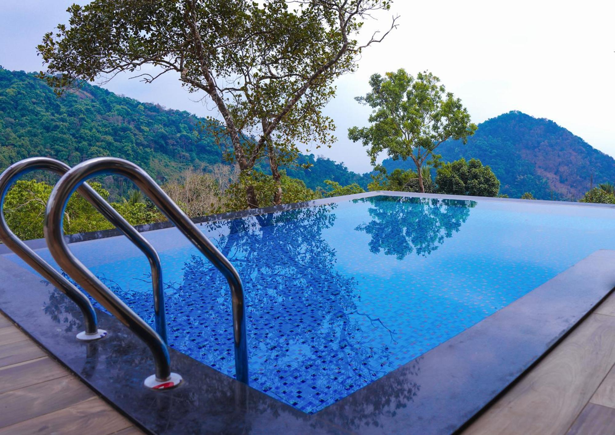 Mount Stratus Resort Vayalada Balussery Exterior foto