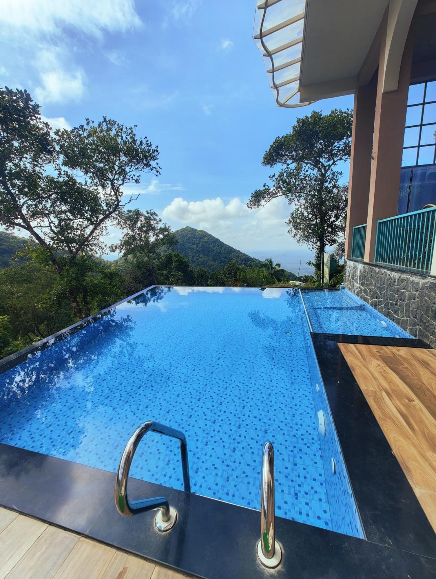Mount Stratus Resort Vayalada Balussery Exterior foto